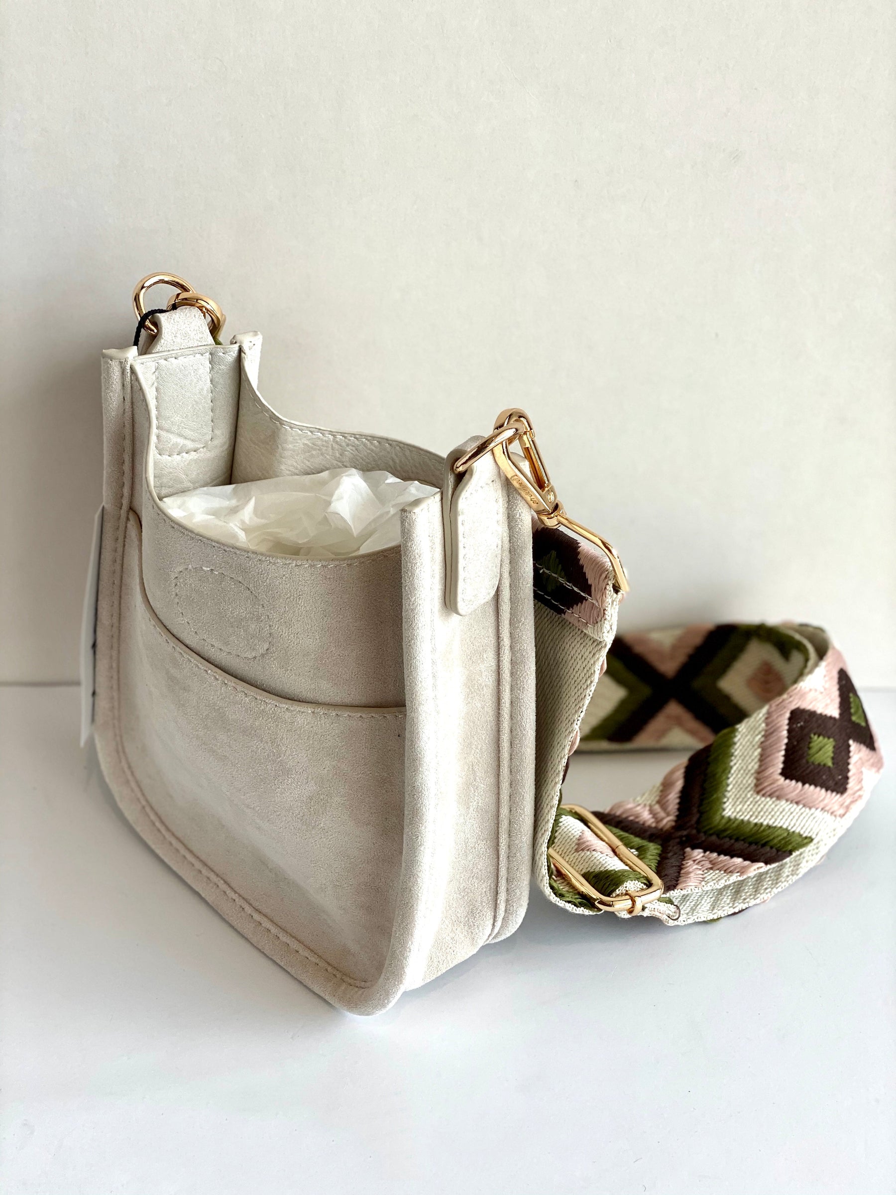 blush petite messenger side