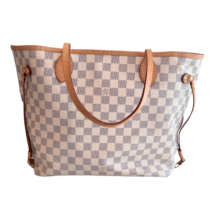 Louis Vuitton Neverfull MM

Neutrals Coated Canvas

Damier Azur Pattern

Brass Hardware

Leather Trim

Dual Shoulder Straps

Leather Trim Embellishment

Logo Jacquard Lining &amp; Single Interior Pocket

Clasp Closure at Top