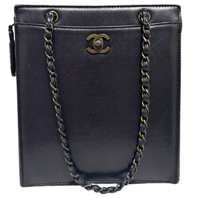 Chanel Vintage CC Logo Chain Shoulder Bag