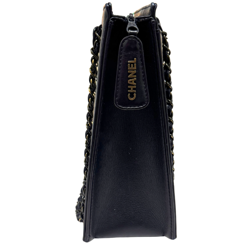 Chanel Vintage CC Logo Chain Shoulder Bag