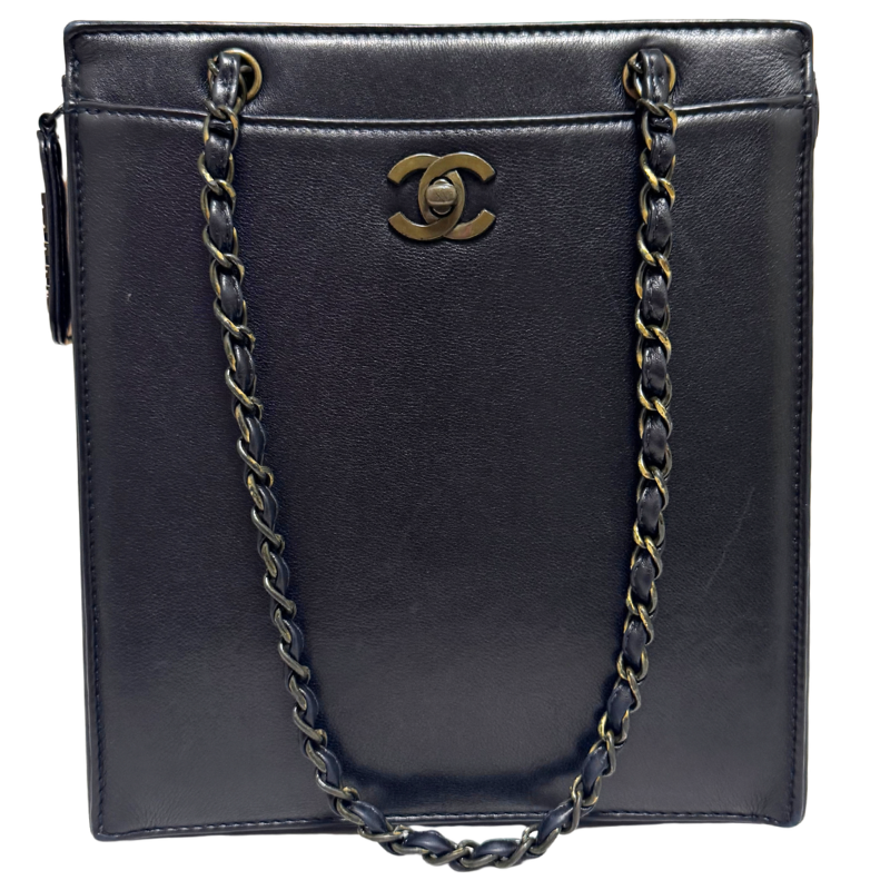 Chanel Vintage CC Logo Chain Shoulder Bag