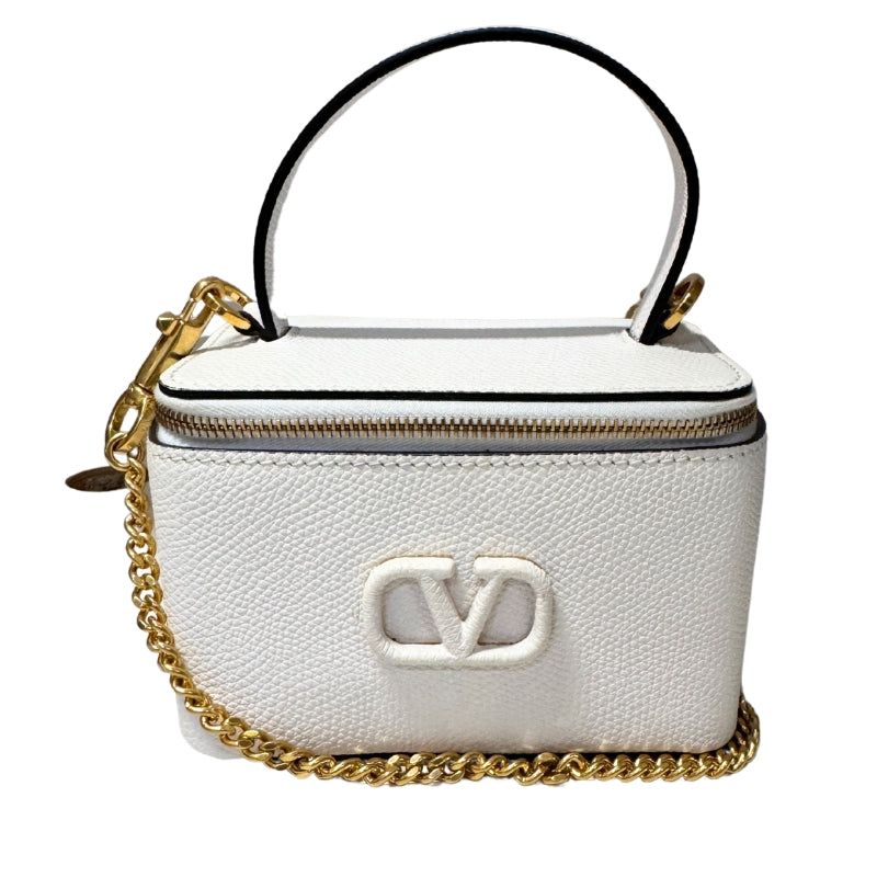Valentino Vanity Case Mini&nbsp;

White Leather

Gold-Toned Hardware

Chain Link Shoulder Strap&nbsp;

Leather Lining&nbsp;