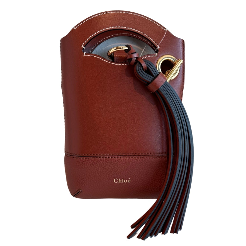 Chloe Mini Walden Bag&nbsp;

Phone Bag

Smooth Brown Leather&nbsp;

Gained Accents

Handles&nbsp;

Chain Strap Included

Gold-Toned Hardware