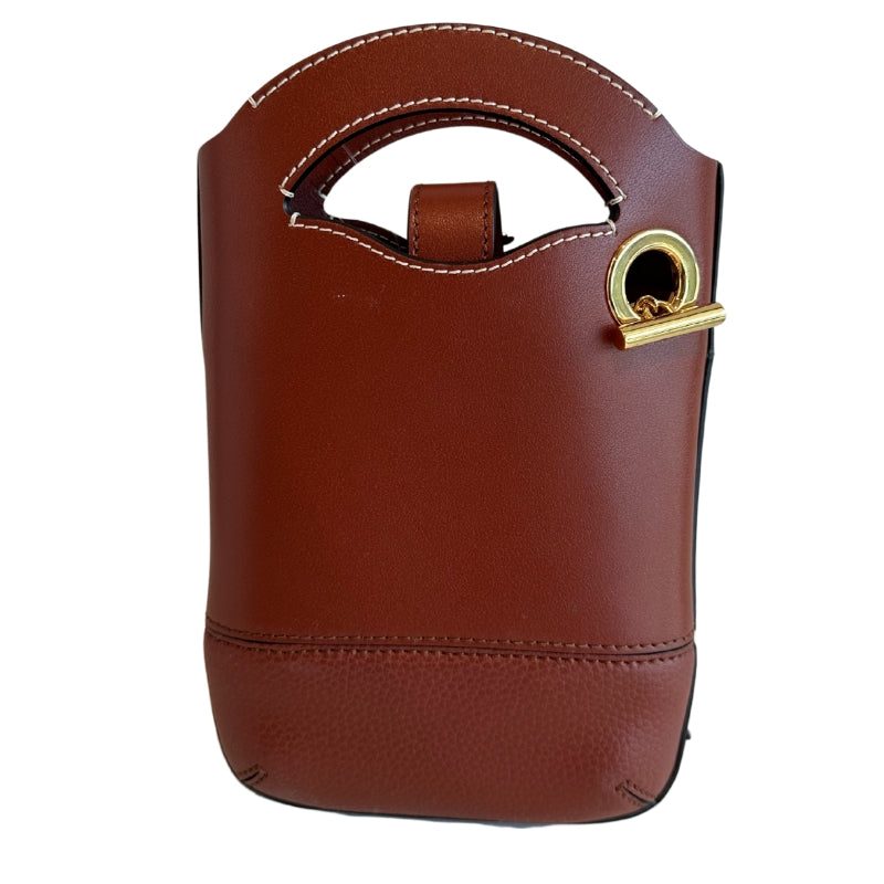 Chloe Mini Walden Bag&nbsp;

Phone Bag

Smooth Brown Leather&nbsp;

Gained Accents

Handles&nbsp;

Chain Strap Included

Gold-Toned Hardware