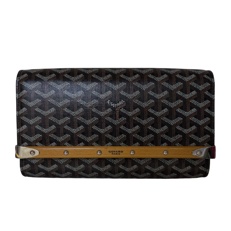 Goyard Monte Carlo Bois

Goyardine

Black&nbsp;

Silver-Toned Hardware

Leather Trim&nbsp;

Single Adjustable Shoulder Strap

Twill Lining&nbsp;

Single Interior Pocket&nbsp;