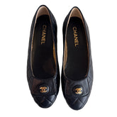 Chanel Quilted Ballet Flats&nbsp;

Size 38.5&nbsp;

Interlocking CC Logo&nbsp;

Quilted Pattern&nbsp;

Round-Toes