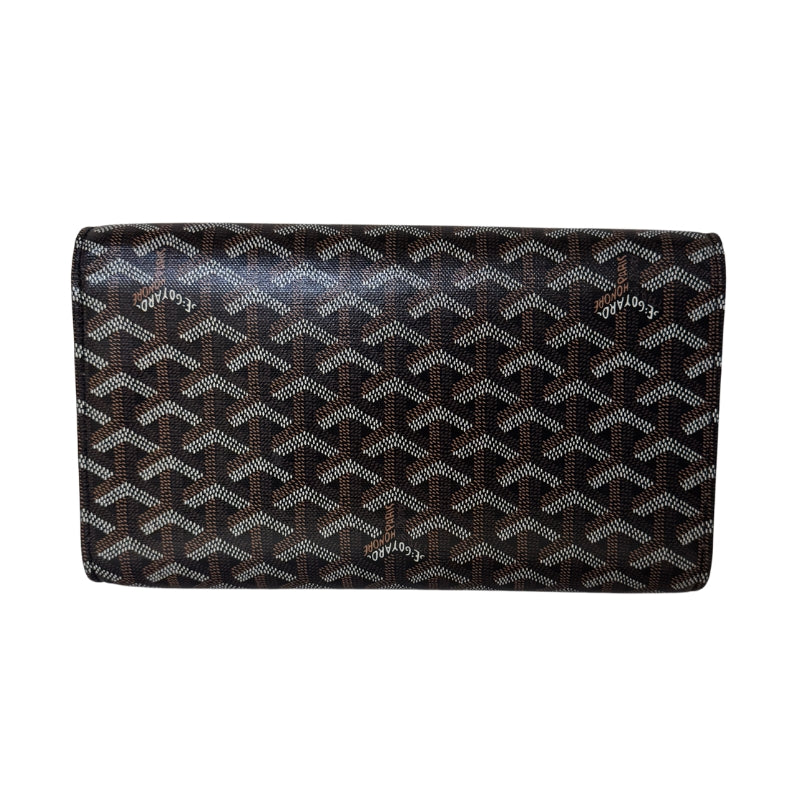 Goyard Monte Carlo Bois

Goyardine

Black&nbsp;

Silver-Toned Hardware

Leather Trim&nbsp;

Single Adjustable Shoulder Strap

Twill Lining&nbsp;

Single Interior Pocket&nbsp;