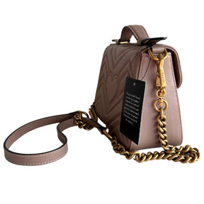 Gucci Marmont Top Handle Bag&nbsp;

Beige Matelassé&nbsp;

Chevron-Quilted Leather&nbsp;

Gold-Toned Hardware

GG Logo

Chain Link Shoulder Strap&nbsp;

Front Crossover Flap&nbsp;