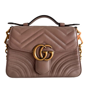 Gucci Marmont Top Handle Bag&nbsp;

Beige Matelassé&nbsp;

Chevron-Quilted Leather&nbsp;

Gold-Toned Hardware

GG Logo

Chain Link Shoulder Strap&nbsp;

Front Crossover Flap&nbsp;