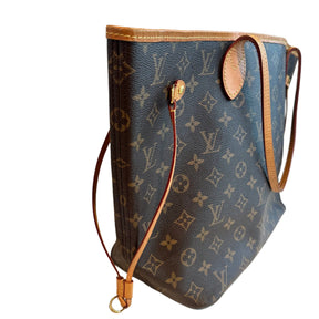 Louis Vuitton Neverfull MM

Beige

Monogram Coated Canvas

Natural Cowhide-Leather Trim

Gold-Toned Hardware

Hook Closure