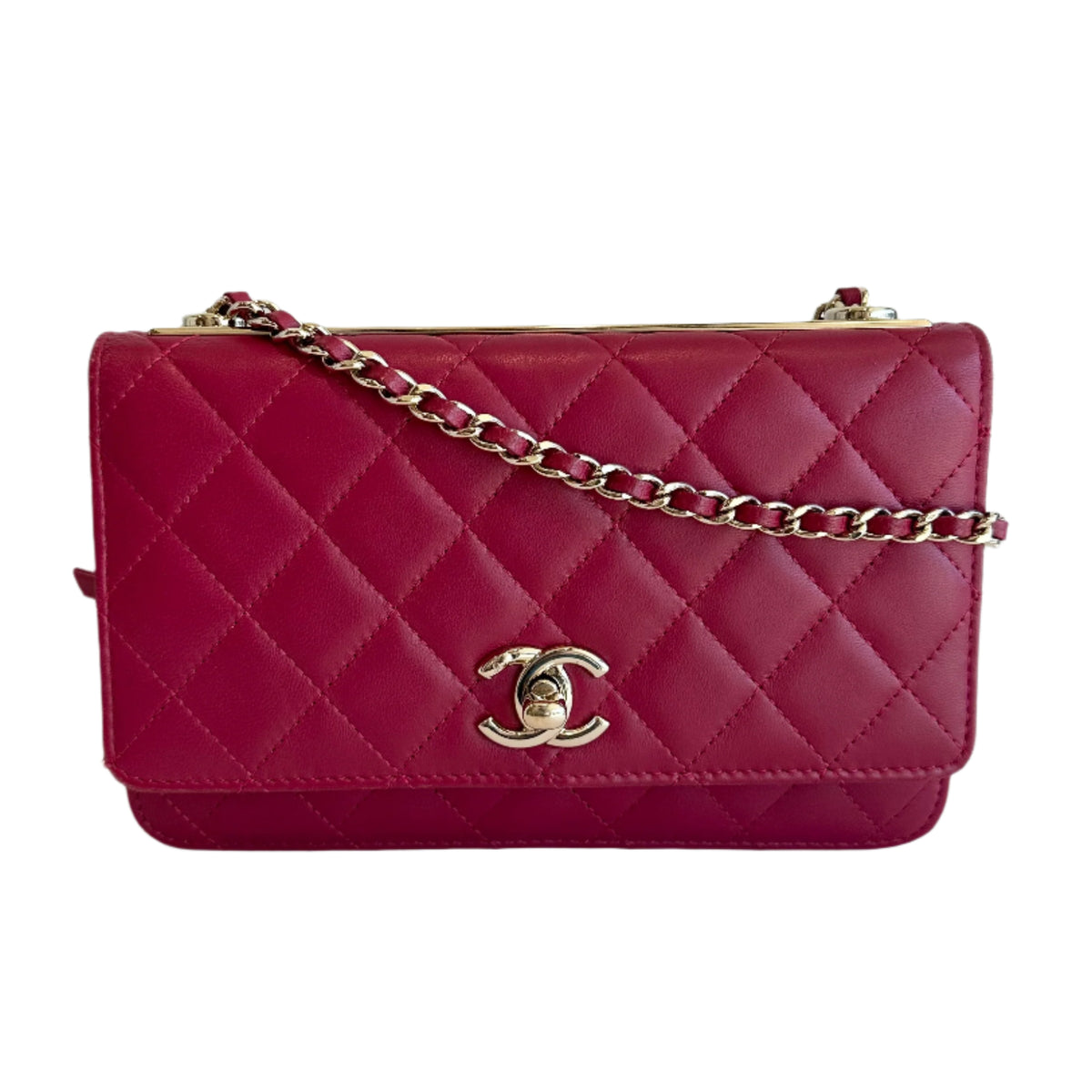 Chanel Wallet on Chain

Raspberry Color

Quilted Lambskin&nbsp;

Gold-Toned Hardware

Shoulder Strap

Front Facing Flap&nbsp;