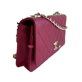 Chanel Wallet on Chain

Raspberry Color

Quilted Lambskin&nbsp;

Gold-Toned Hardware

Shoulder Strap

Front Facing Flap&nbsp;