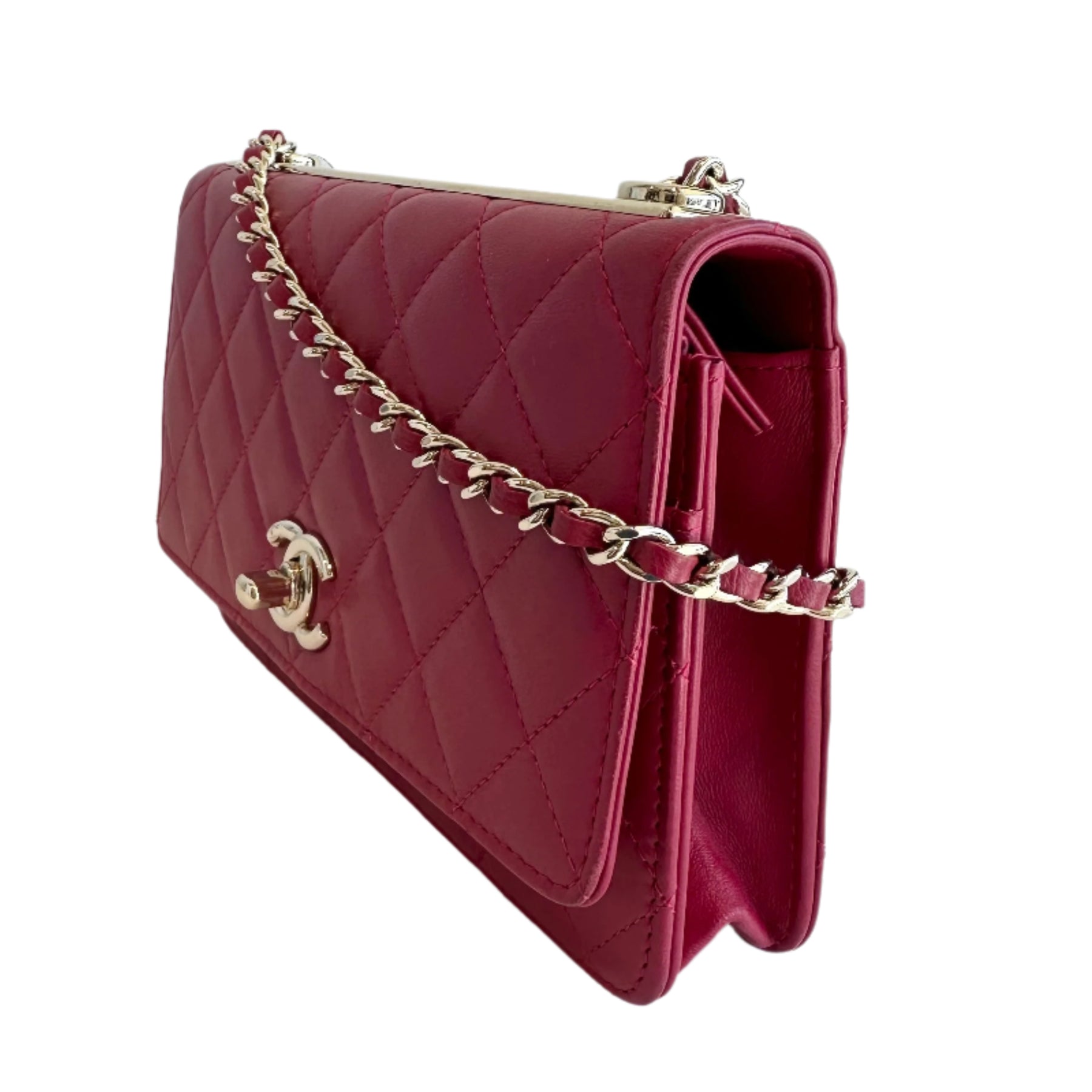 Chanel Wallet on Chain

Raspberry Color

Quilted Lambskin&nbsp;

Gold-Toned Hardware

Shoulder Strap

Front Facing Flap&nbsp;