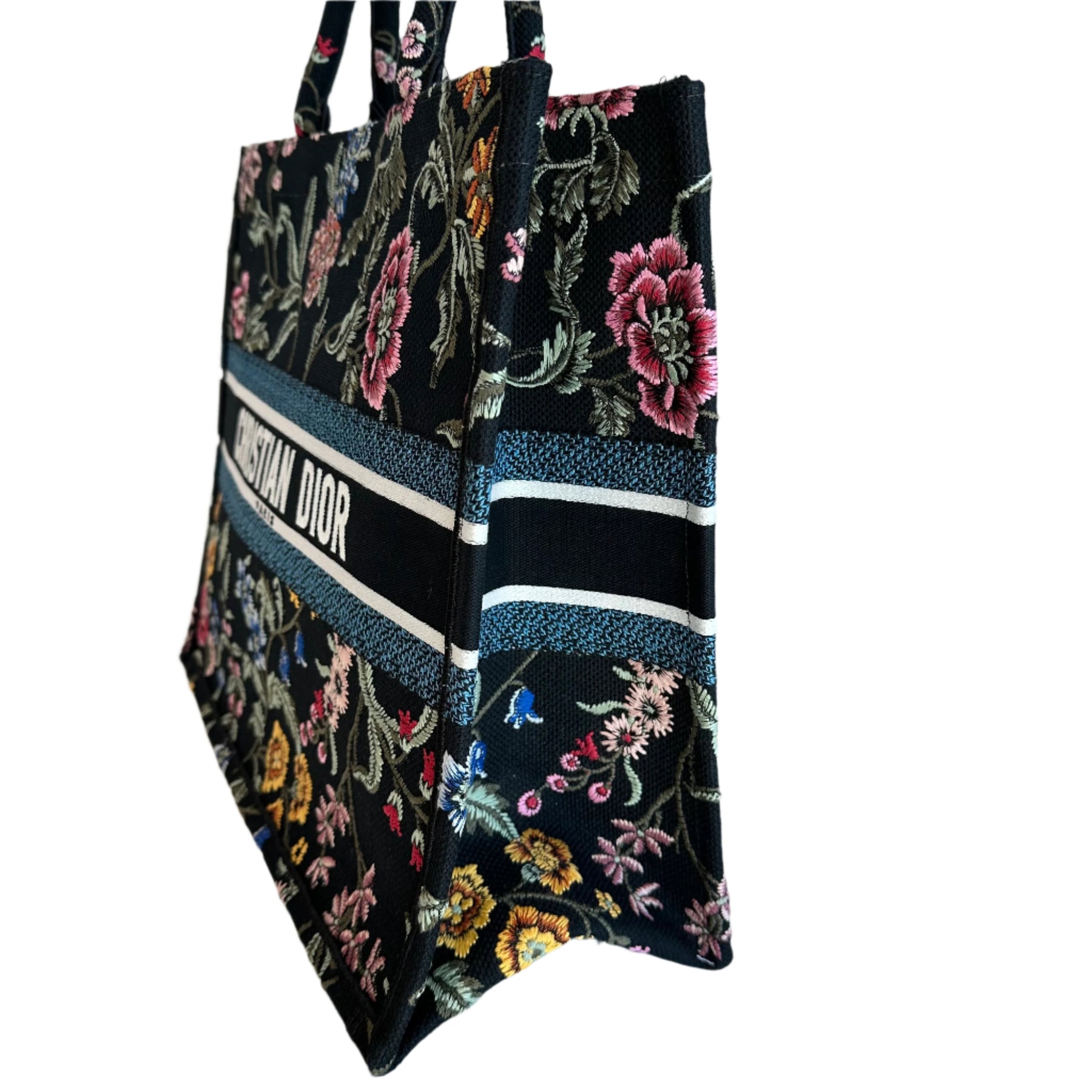 Christian Dior Book Tote&nbsp;

Multicolor Floral Canvas

Black Canvas&nbsp;

Embroidered&nbsp;

Open Top&nbsp;