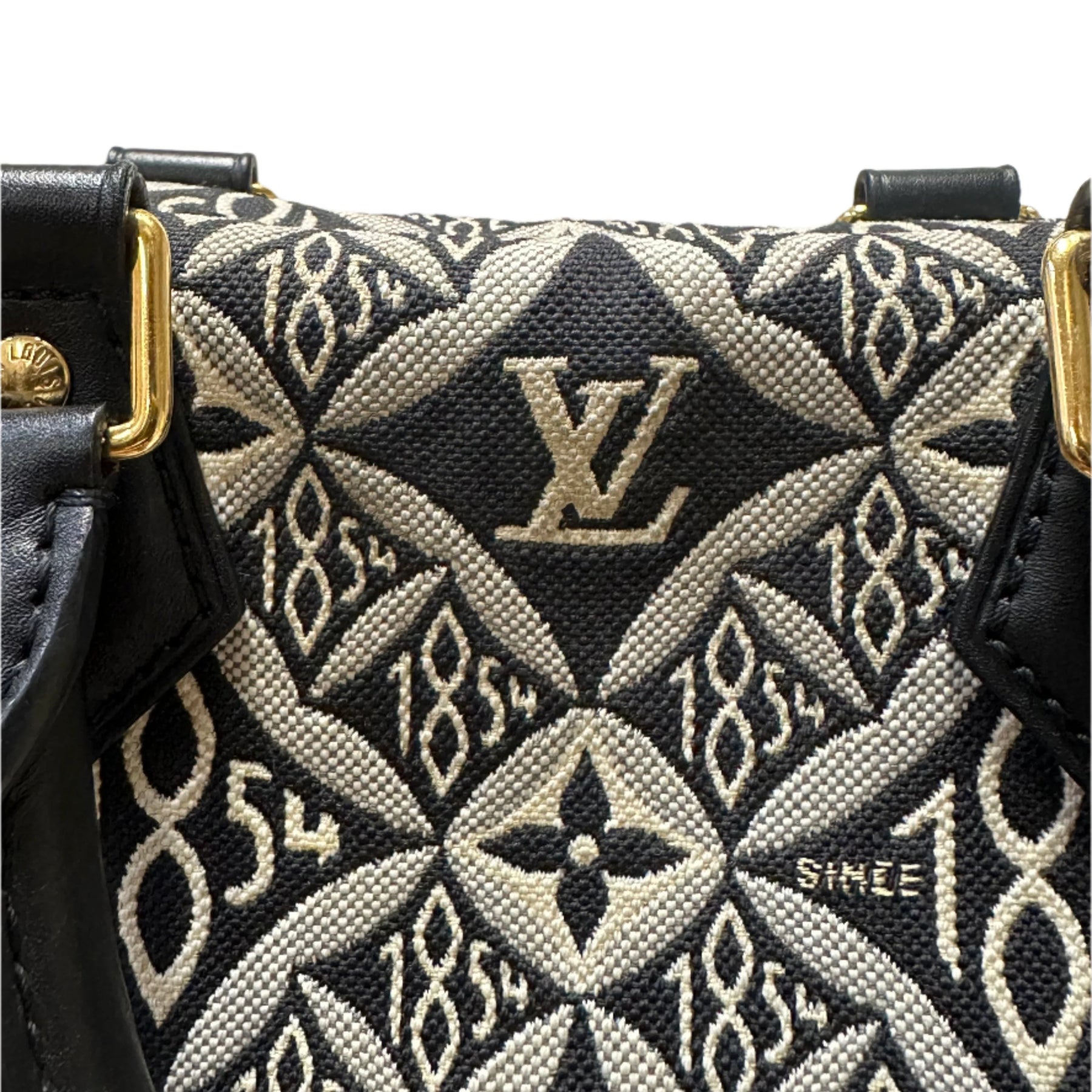 Louis Vuitton 1854 Speedy&nbsp;

Speedy Bandouilere&nbsp;

Black and White Canvas

Black Cowhide Leather Top Handles

Dual Top Handles