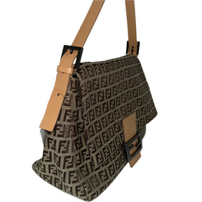 Fendi Zucchino Mama Baguette&nbsp;

Fendi Shoulder Bag

Vintage

Brown Canvas&nbsp;

Zucchino FF Logo&nbsp;&nbsp;

Silver-Toned Hardware

Single Shoulder Strap

Popiln Lining&nbsp;

Single Interior Pocket&nbsp;

Snap Closure