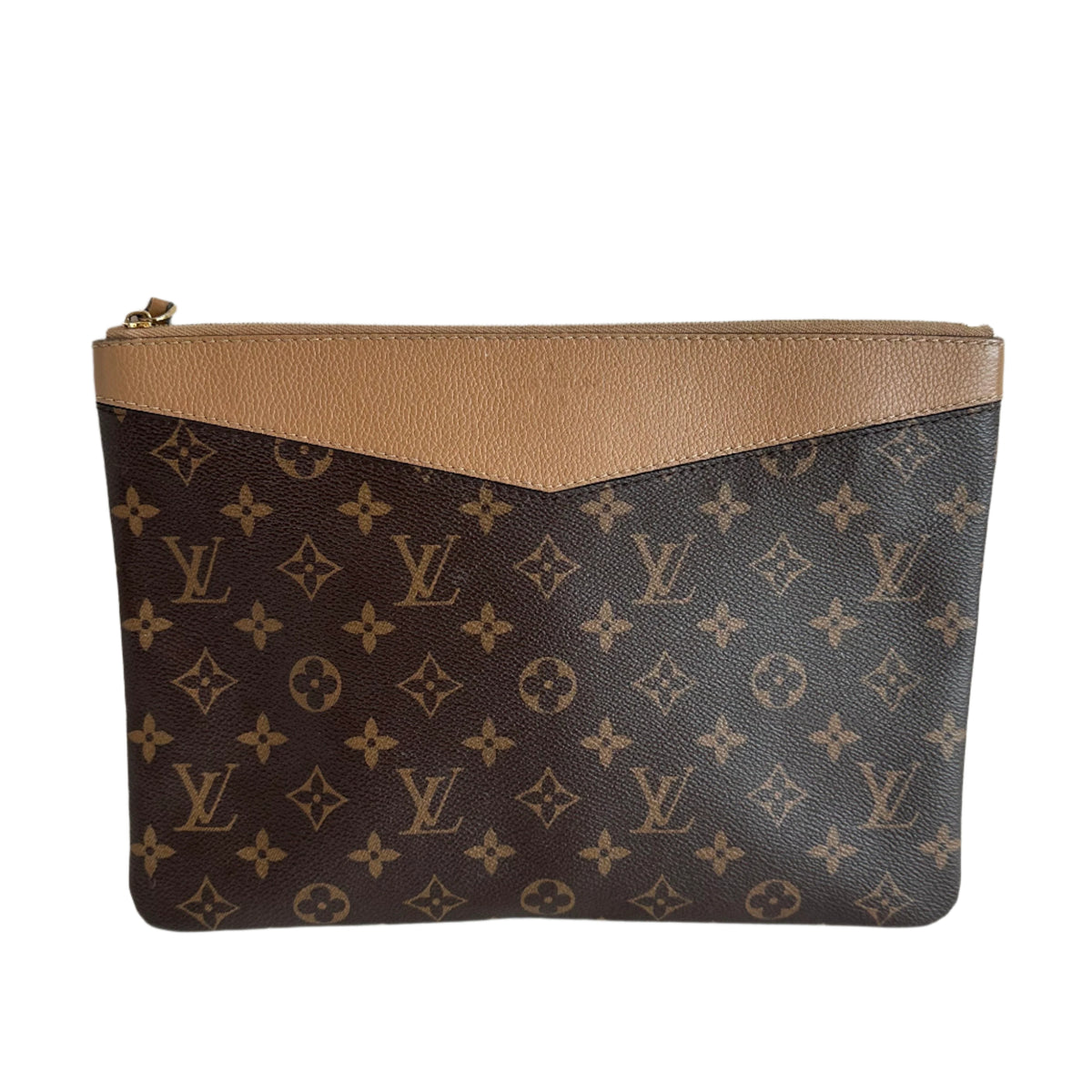 Louis Vuitton Medium Clutch&nbsp;

Louis Vuitton Portfolio&nbsp;

Brown Coated Canvas

LV Monogram

Brass Hardware&nbsp;

Leather Trim&nbsp;

Zip Closure at Top&nbsp;