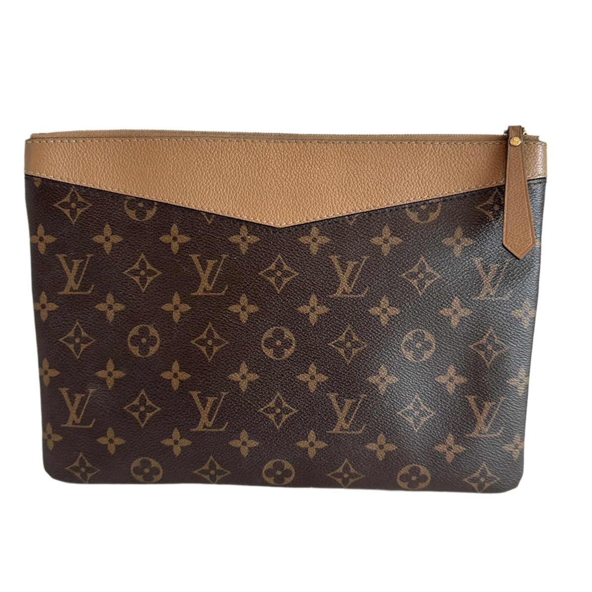 Louis Vuitton Medium Clutch&nbsp;

Louis Vuitton Portfolio&nbsp;

Brown Coated Canvas

LV Monogram

Brass Hardware&nbsp;

Leather Trim&nbsp;

Zip Closure at Top&nbsp;