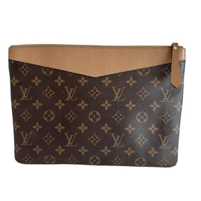 Louis Vuitton Medium Clutch&nbsp;

Louis Vuitton Portfolio&nbsp;

Brown Coated Canvas

LV Monogram

Brass Hardware&nbsp;

Leather Trim&nbsp;

Zip Closure at Top&nbsp;