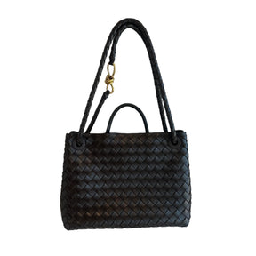 Bottega Veneta Medium Andiamo

Brown Leather&nbsp;

Intrecciato Weave&nbsp;

Gold-Toned Hardware

Rolled Handles&nbsp;

Single Shoulder Strap

Braided Accents&nbsp;

Leather Lining&nbsp;