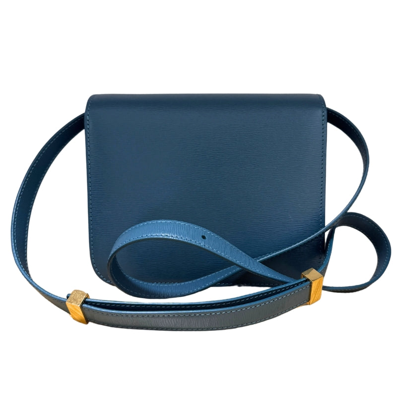 Celine Liege Flap Bag&nbsp;

Teen Classic Box

Prussian Blue&nbsp;

Smooth Calfskin&nbsp;

Adjustable Leather Strap

Lock Closure&nbsp;