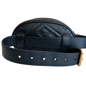 Gucci Marmont Belt Bag&nbsp;

Black Leather Exterior&nbsp;

GG Calfskin Matelasse&nbsp;

Chevron Quilted&nbsp;

Gold-Toned Hardware&nbsp;

Adjustable Strap&nbsp;