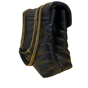 YSL LouLou Medium&nbsp;

Black Quilted Leather&nbsp;

Gold-Toned Hardware

Chain and Leather Strap

YSL Logo&nbsp;

Zip Picket in Interior&nbsp;