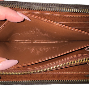 Louis Vuitton Monogram Zippy Wallet