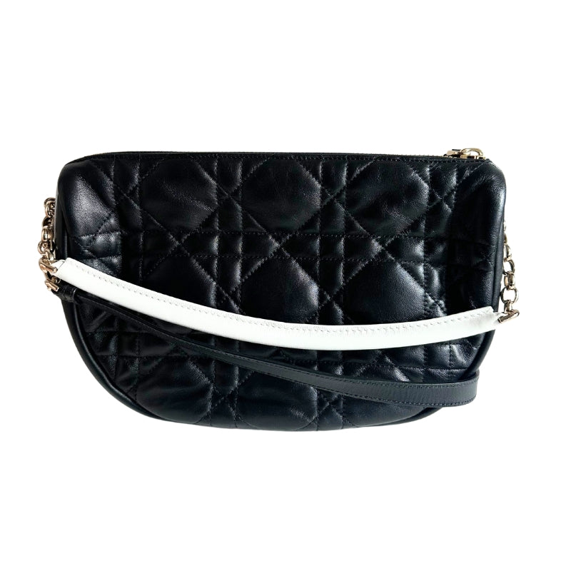 Christian Dior Vibe Hogo Cannage&nbsp;

Black Cannage-Quilted Lambskin Leather

Christian Dior Siganture Logo on Base

Top Handle&nbsp;

Adjustable Shoulder Strap&nbsp;

Gold-Toned Hardware

Zipper Opening&nbsp;

Flat Patch Pocket&nbsp;