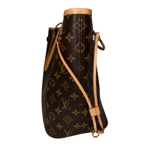 Louis Vuitton Neverfull MM  LV Monogram Coated Canvas  Leather Shoulder Straps&nbsp;  Leather Trim&nbsp;  Gold Hardware  Striped Canvas Interior&nbsp;  Pochette Included&nbsp;  Dust Bag Included