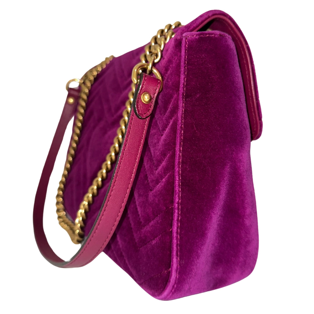 Gucci Medium Velvet Marmont Bag &nbsp;

Embroidered&nbsp;

Shoulder Bag

Fuchsia Violet Cyclamen&nbsp;

Soft Velvet

LOVED Spelling&nbsp;

Long Aged-Gold

Front Crossover Flap