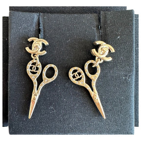 Chanel Crystal Scissor Earrings&nbsp;

Gold-Toned

Scissor Shape

Encrusted with Crystals&nbsp;