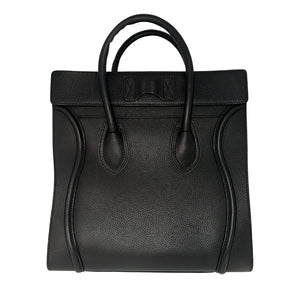 Celine Drummed Calfskin Micro &nbsp;

Black Luggage

Gained Calfskin Leather&nbsp;

Rolled Leather Top Handles

Front Zipper Pocket&nbsp;

Suede Interior&nbsp;