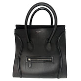 Celine Drummed Calfskin Micro &nbsp;

Black Luggage

Gained Calfskin Leather&nbsp;

Rolled Leather Top Handles

Front Zipper Pocket&nbsp;

Suede Interior&nbsp;