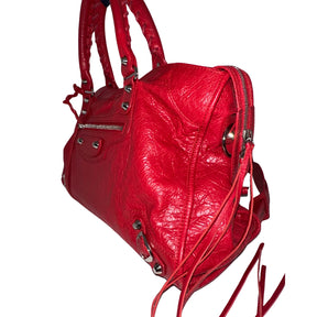 Balenciaga Motorcross City Bag&nbsp;

Red Exterior&nbsp;

Twiggy Model Bag

Zip Closure&nbsp;

Multiple Interior Pockets&nbsp;

Balenciaga Font Across Strap&nbsp;

Top Handles &amp; Adjustable Strap&nbsp;