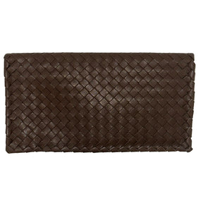 Bottega Vaneta Braided Clutch

Brown Leather

Intrecciato Weave

Suede Lining

Single Interior Pocket&nbsp;

Turn-Lock Closure at Front&nbsp;