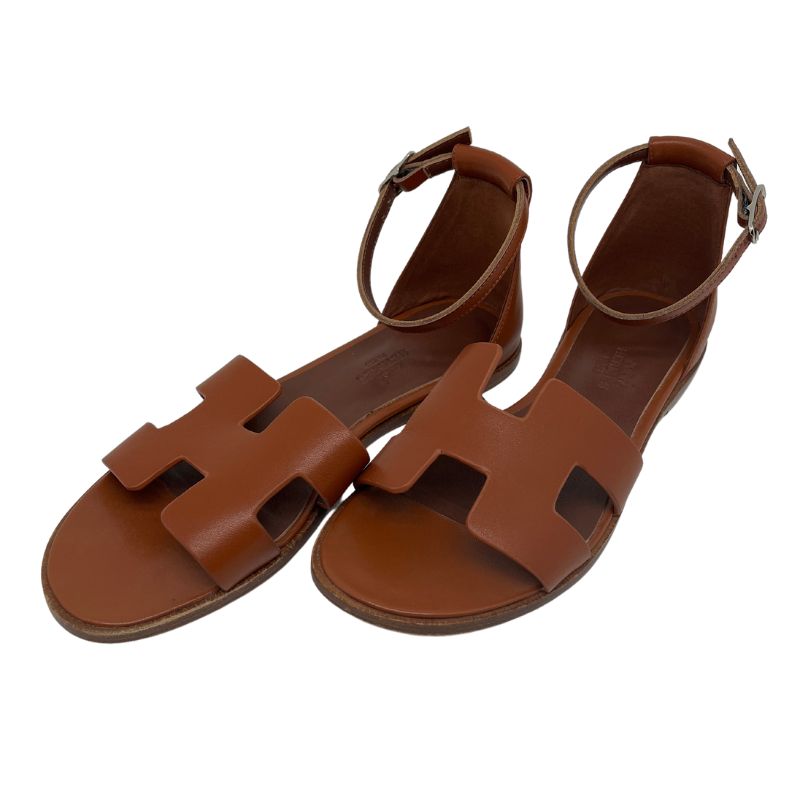Hermes Santorini Sandals in brown leather with adjustable ankle strap with buckle closure. Great condition, size 39