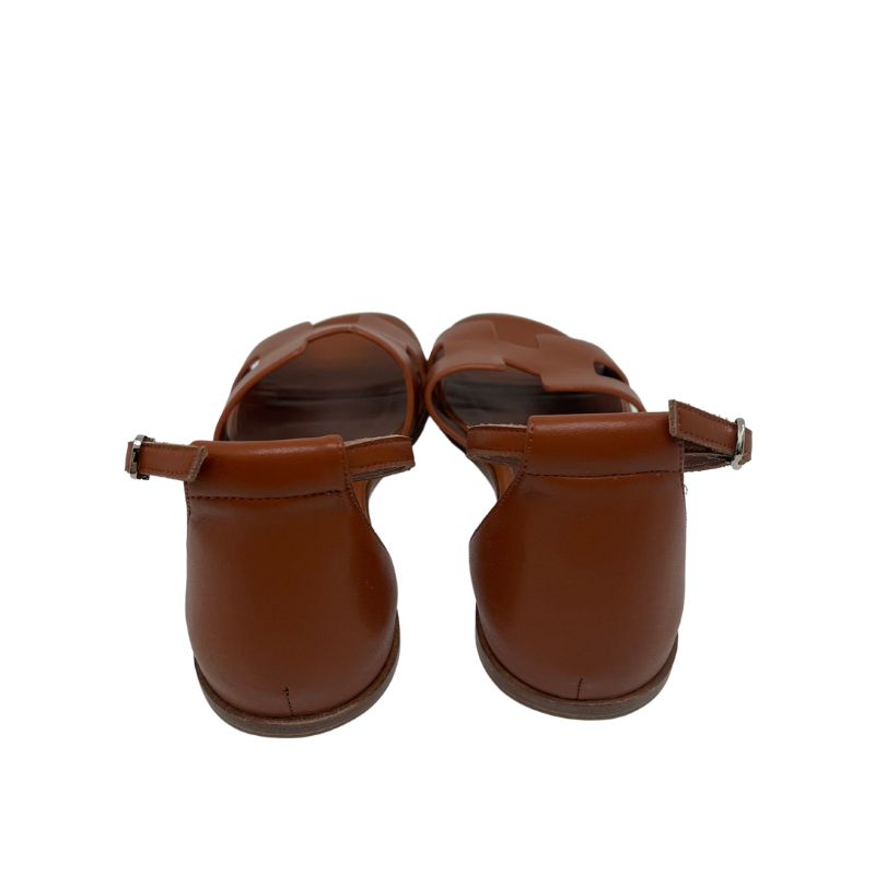 Hermes Santorini Sandals in brown leather with adjustable ankle strap with buckle closure. Great condition, size 39
