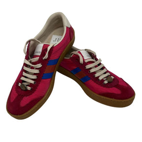 Gucci Canvas Sneakers with pink canvas, rubber soles, suede trim. Size 38 in excellent condition