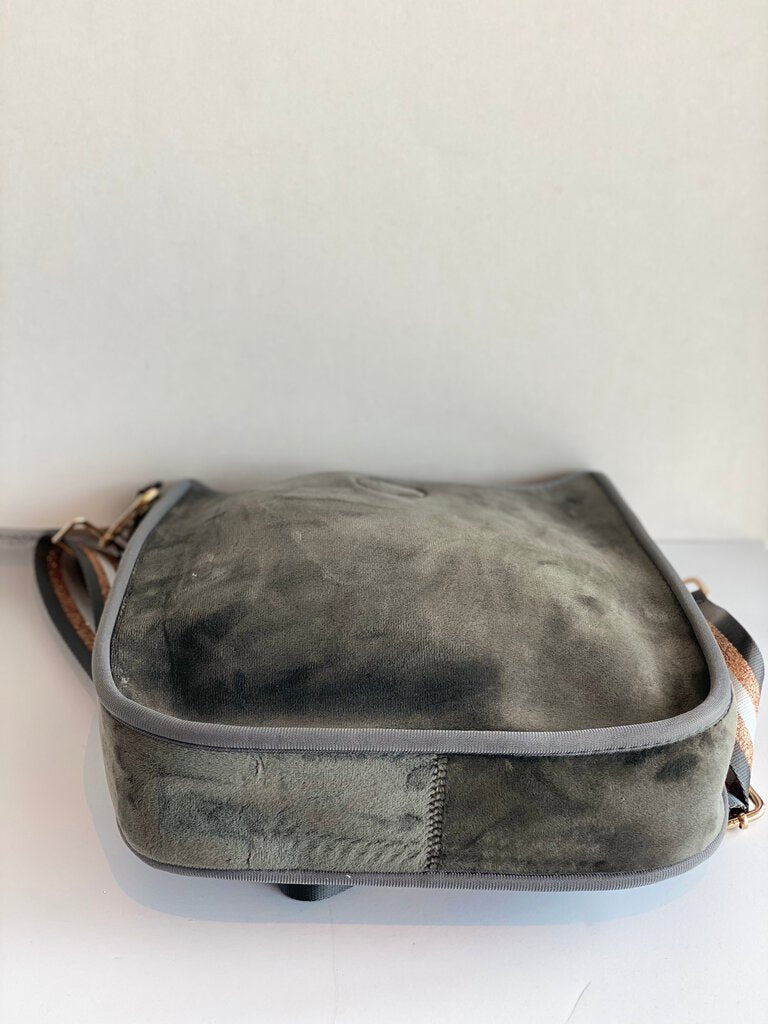 Ahdorned Large Messenger Bag