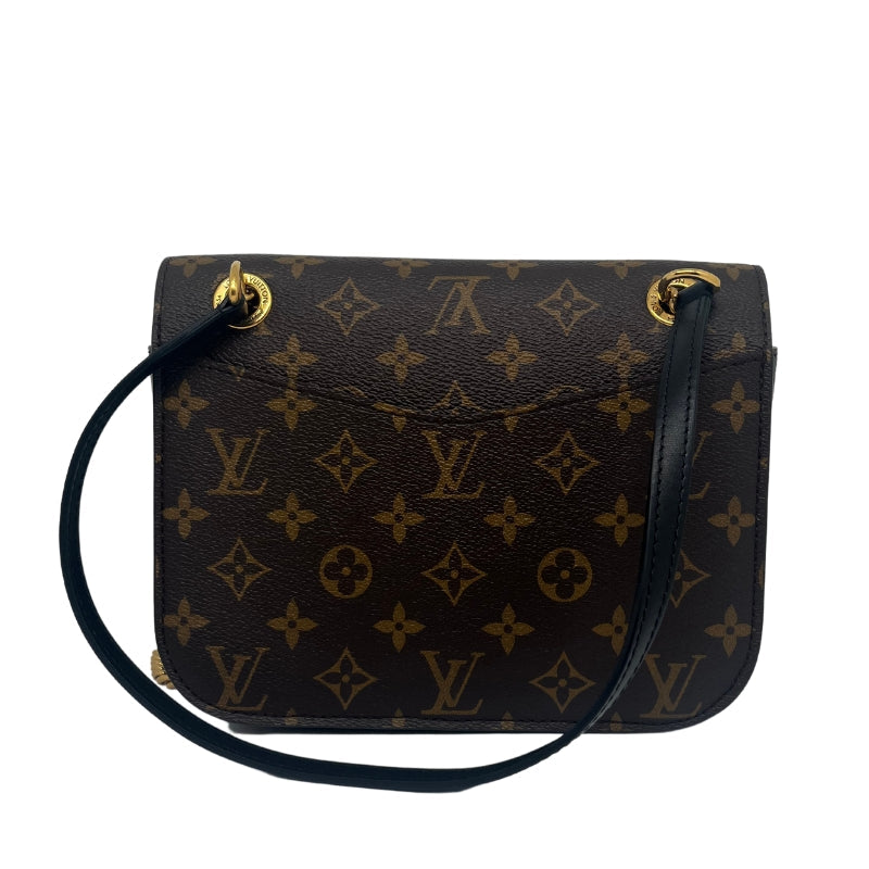 Louis Vuitton Chain-Link Shoulder Shoulder Bags