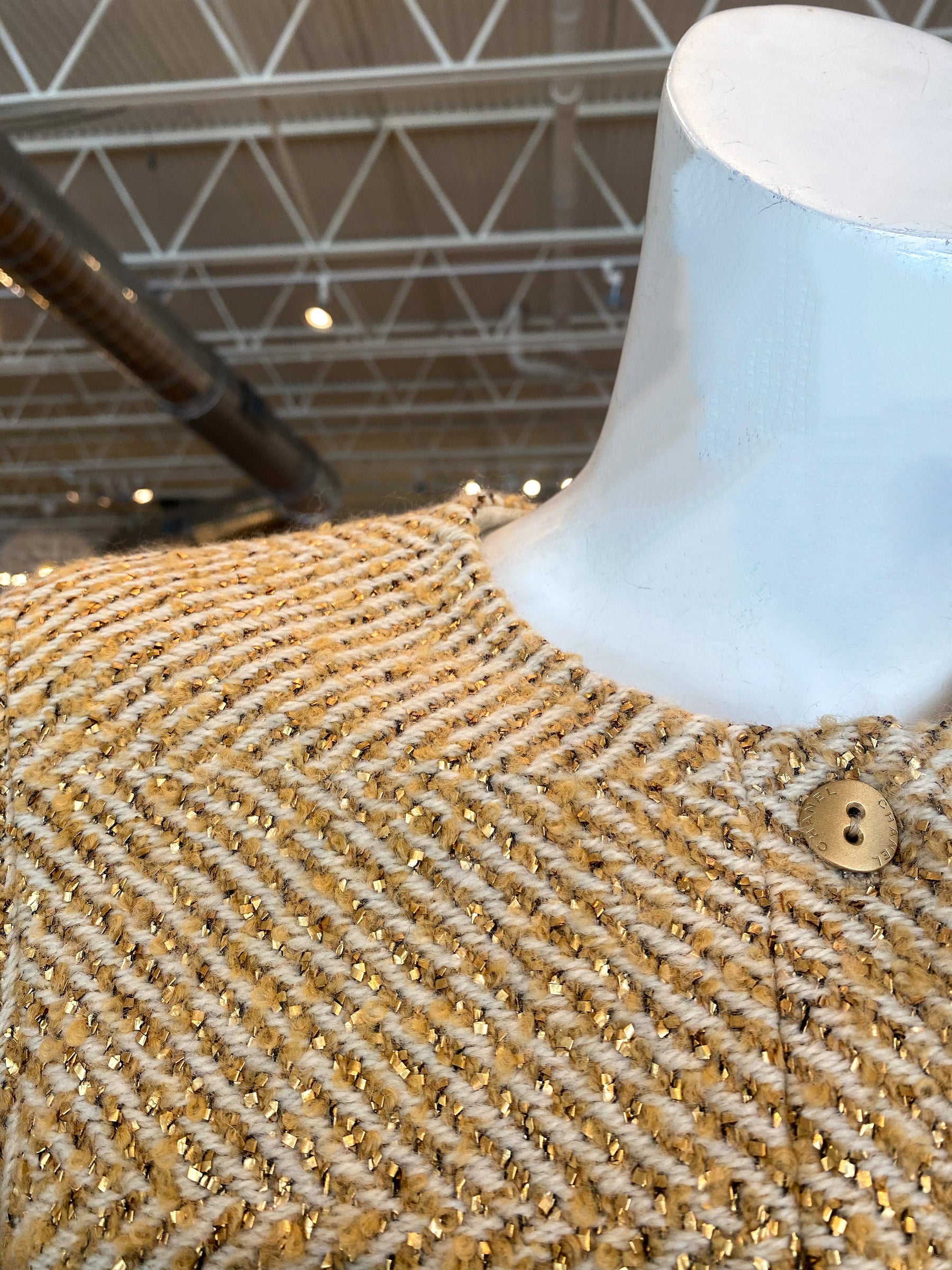 Chanel Tweed Gold Blazer Neckline Gold Button