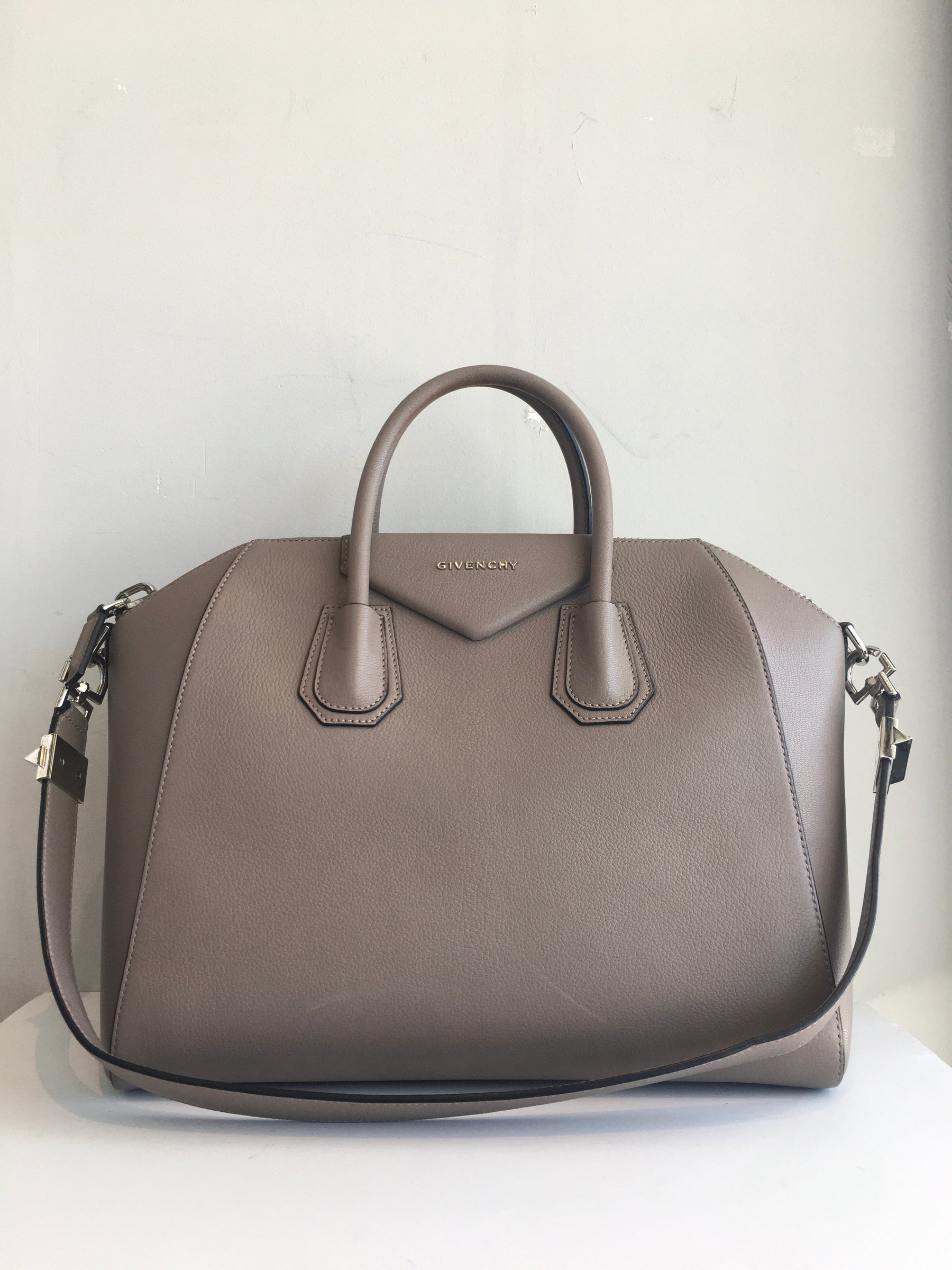 Givenchy Small Antigona Bag Front