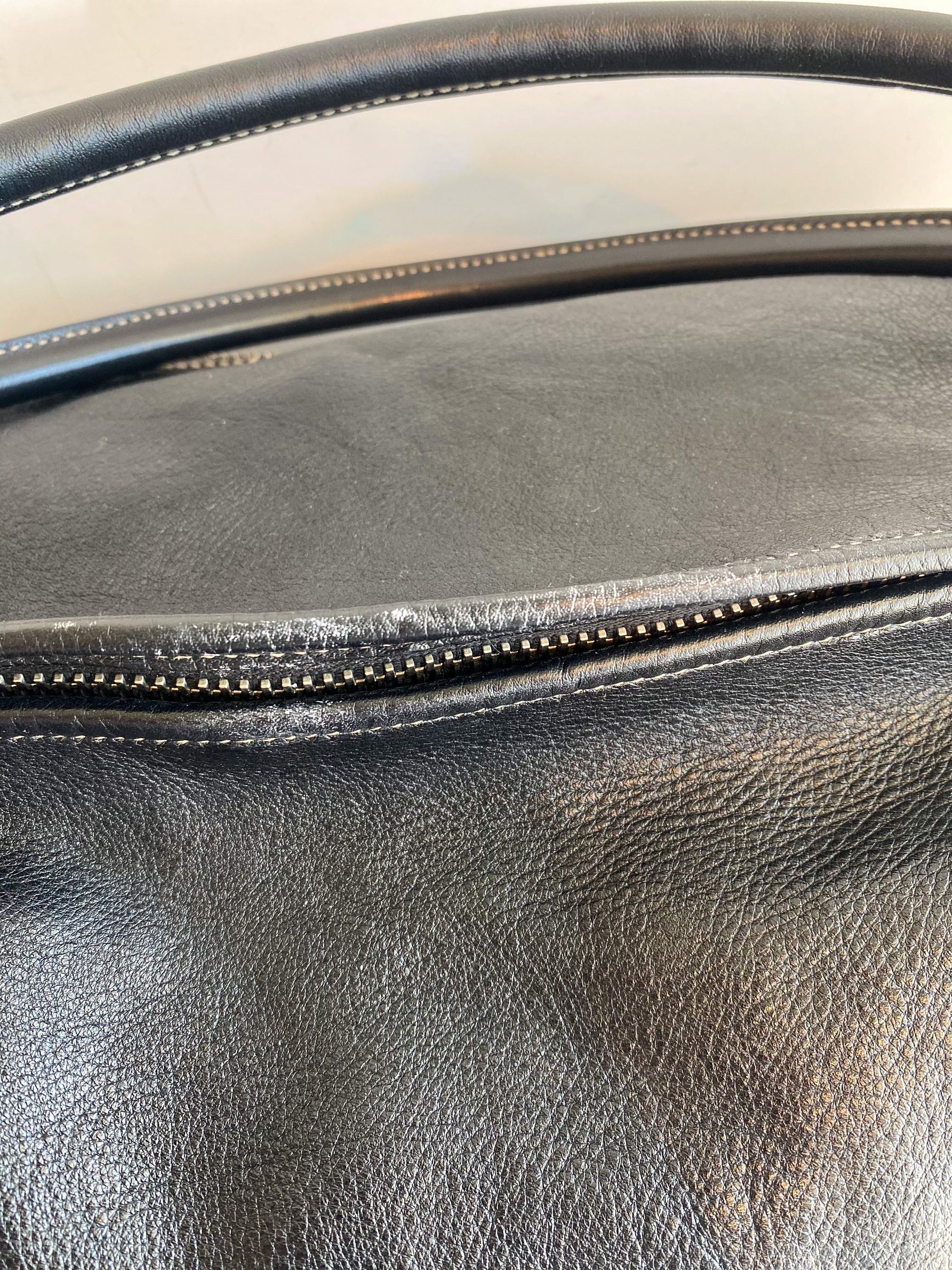 Gucci Black Leather Weekender Bag Top of Bag Zipper Closure