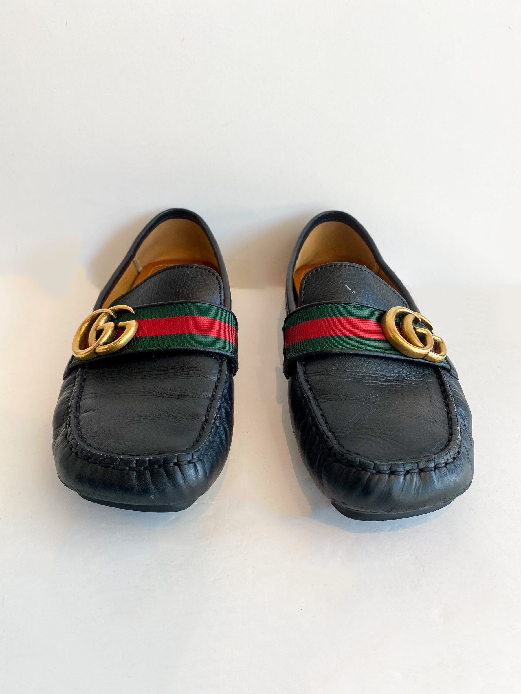 Gucci Logo Loafers Leather Black Gold Red Green Stripe Front of shoes