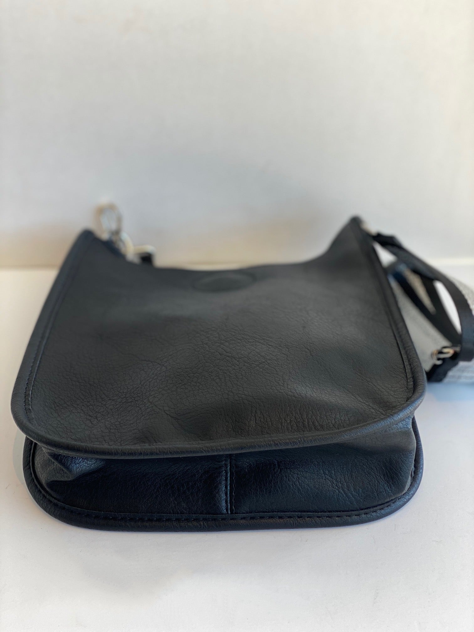 black mini messenger purse