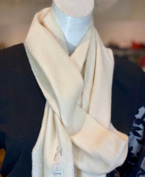 detail of burberry cream scarf