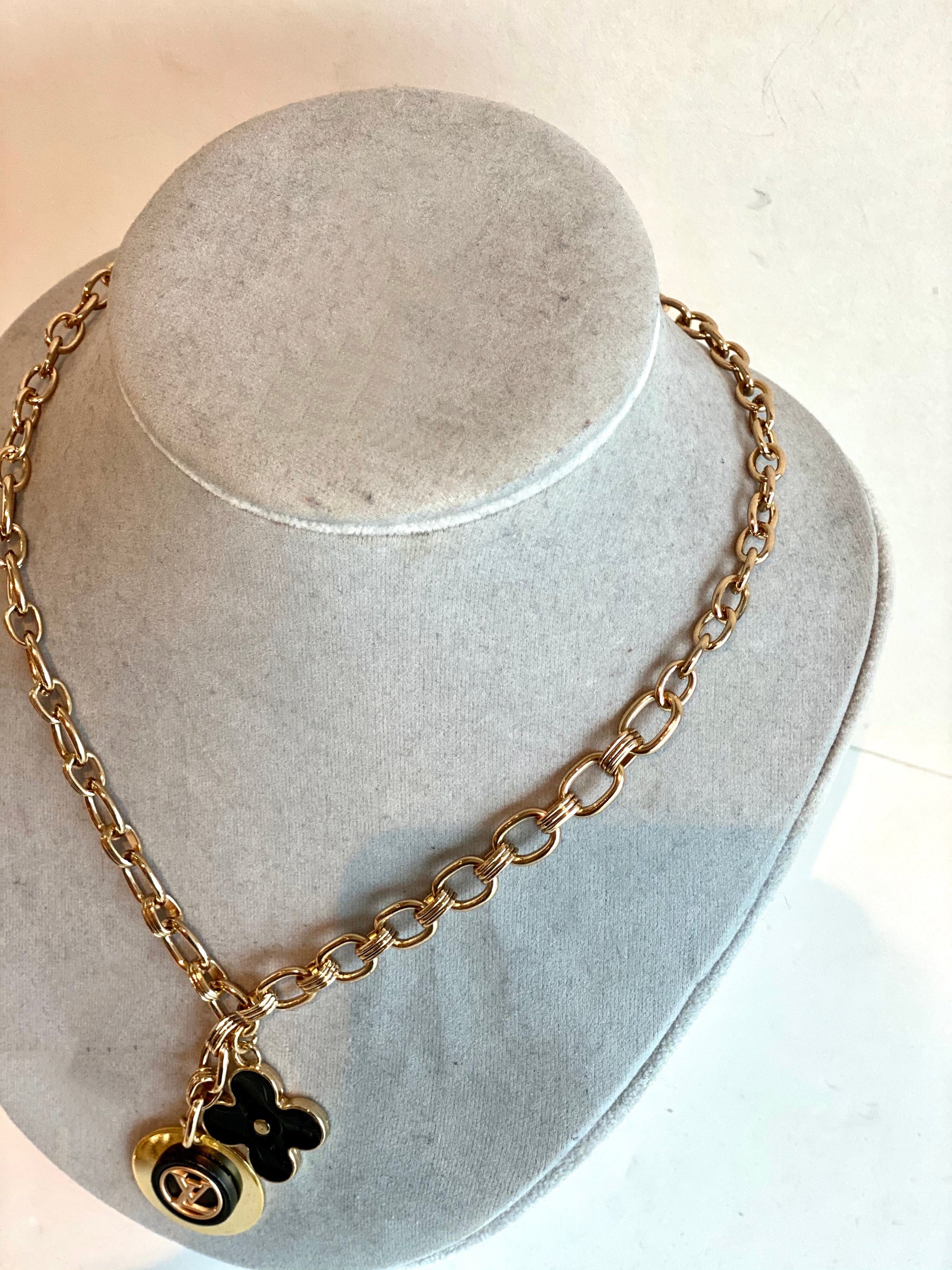 LV gold chain button necklace