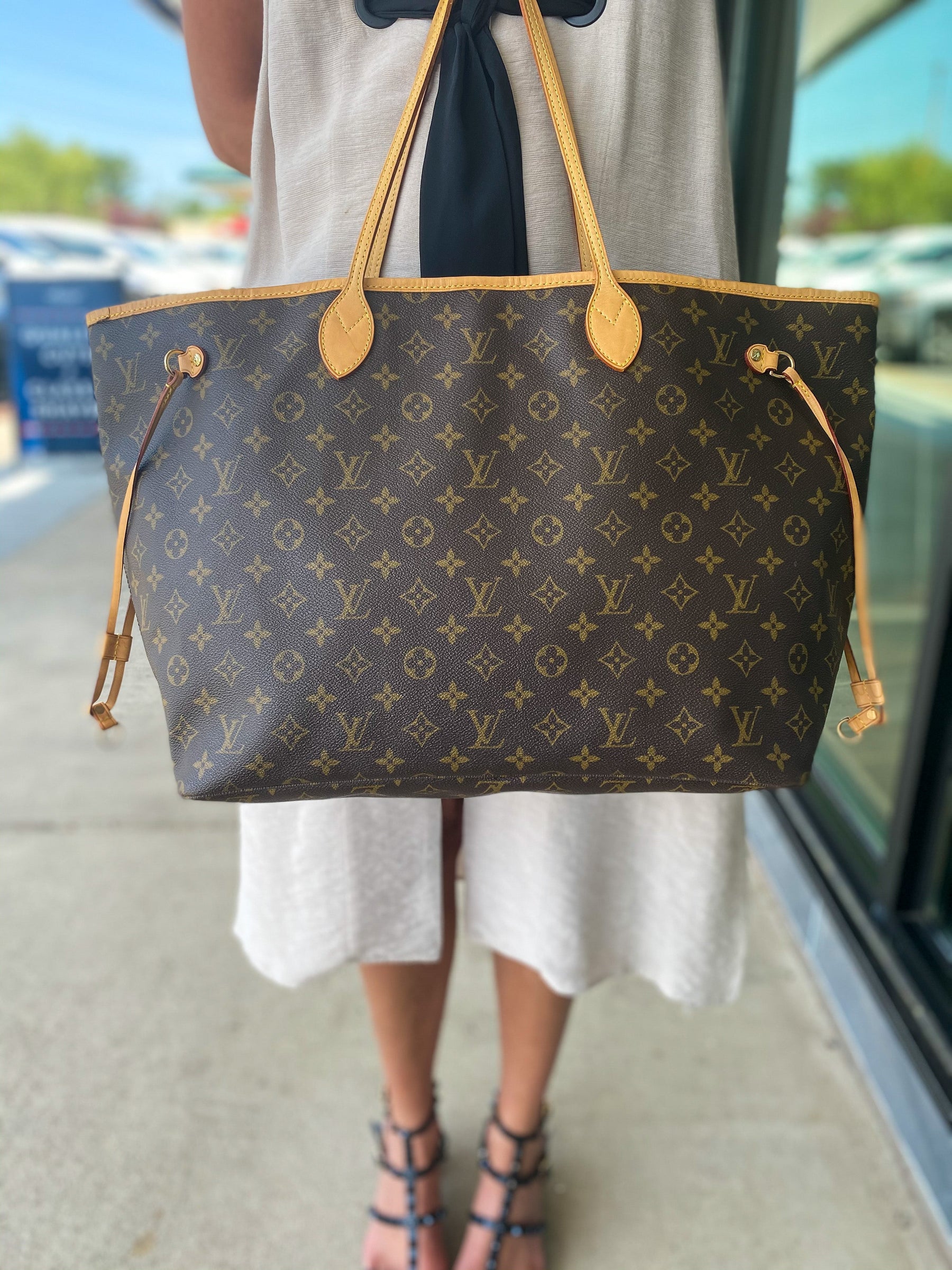 vuitton neverfull outfit