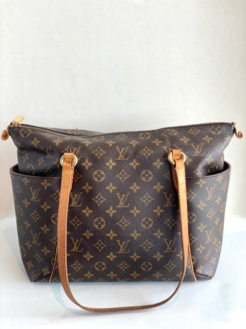 front Louis Vuitton totally